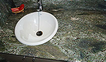 Acabamentos de WC em mármore
